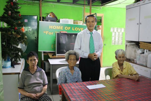 爱心之家管委会主席刘俊成简介该收容所的宗旨及运作过程。